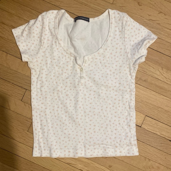 ivory with rose pink floral brady t shirt half button up - Picture 1 of 1